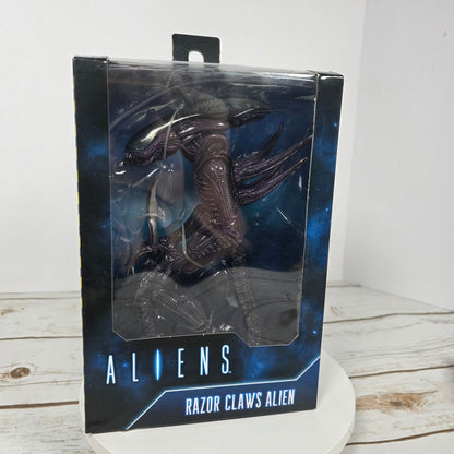 NIB New NECA ALIENS Razor Claws Alien Reel Toys Sealed 77N012921