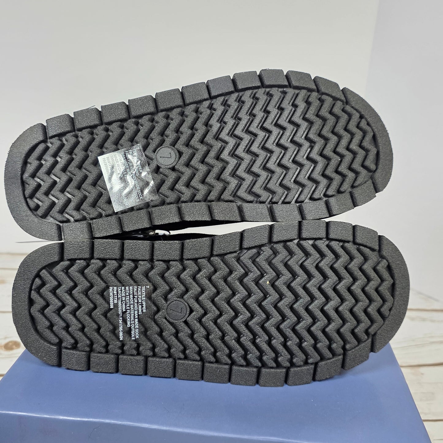 NIB New Womens May Boots Black Ankle 7M Winter Universal Threads