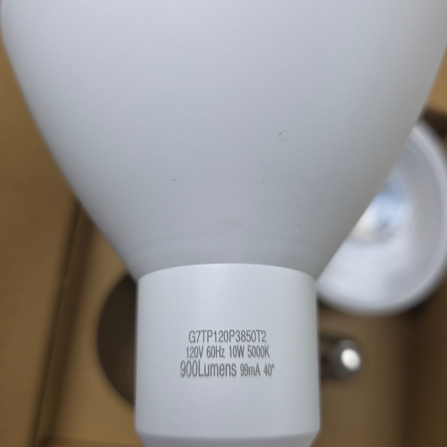 Lot of 2 Boxes of New 4-Pack LED Technology 90W Replacment PAR38 Daylight Wet Rated