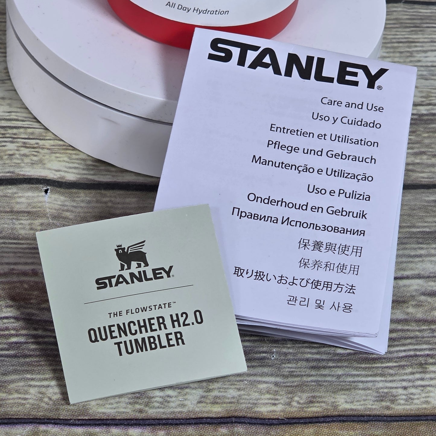 New STANLEY The Flowstate Quencher H20 Tumbler 40oz Valentines