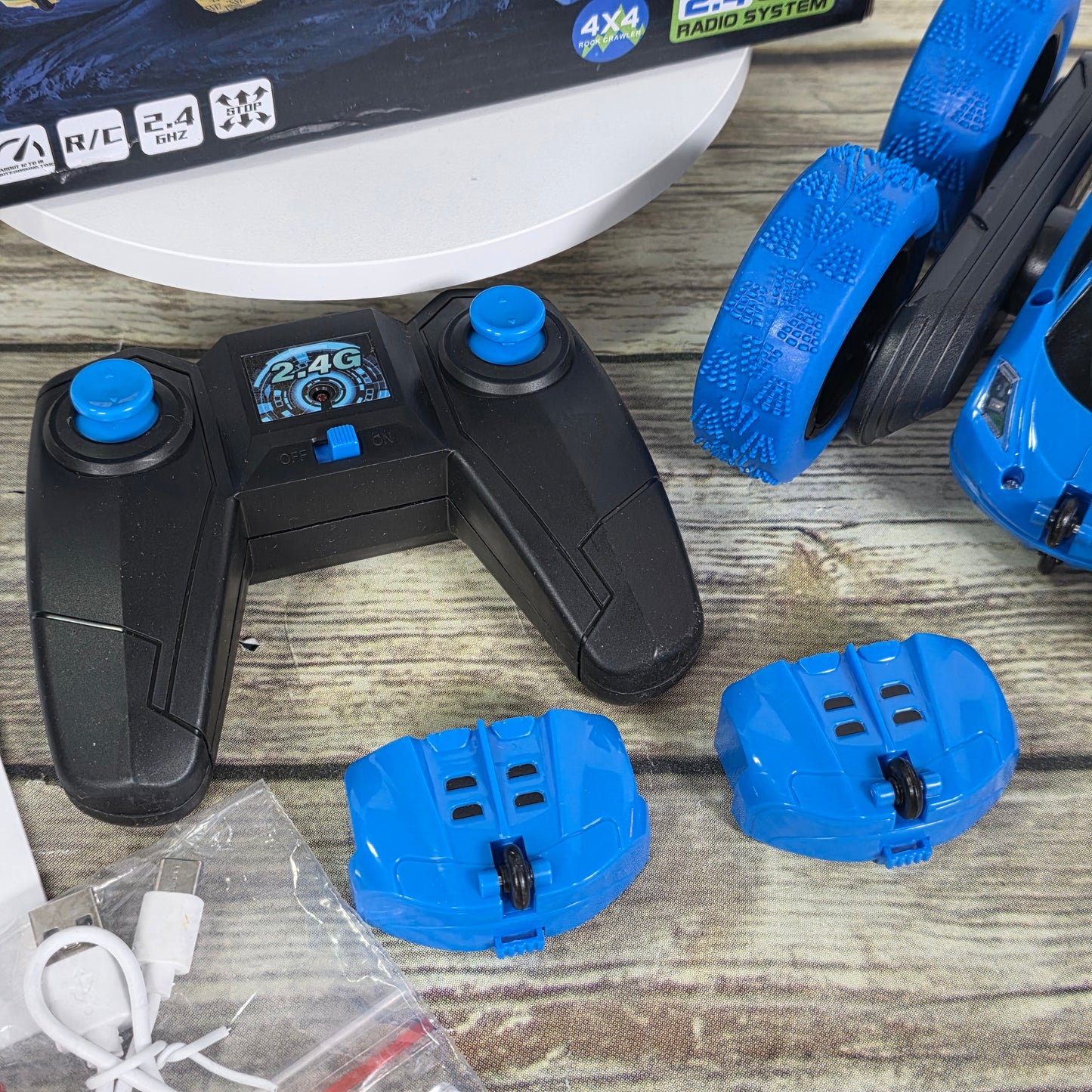 NIOB New QUNREDA Remote Control Stunt Car Blue