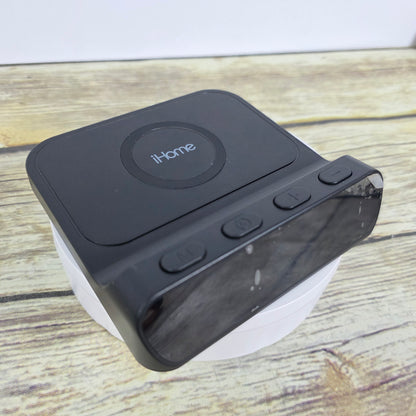 iHome Wirless Charging Alarm Clock iW14B.EXv24
