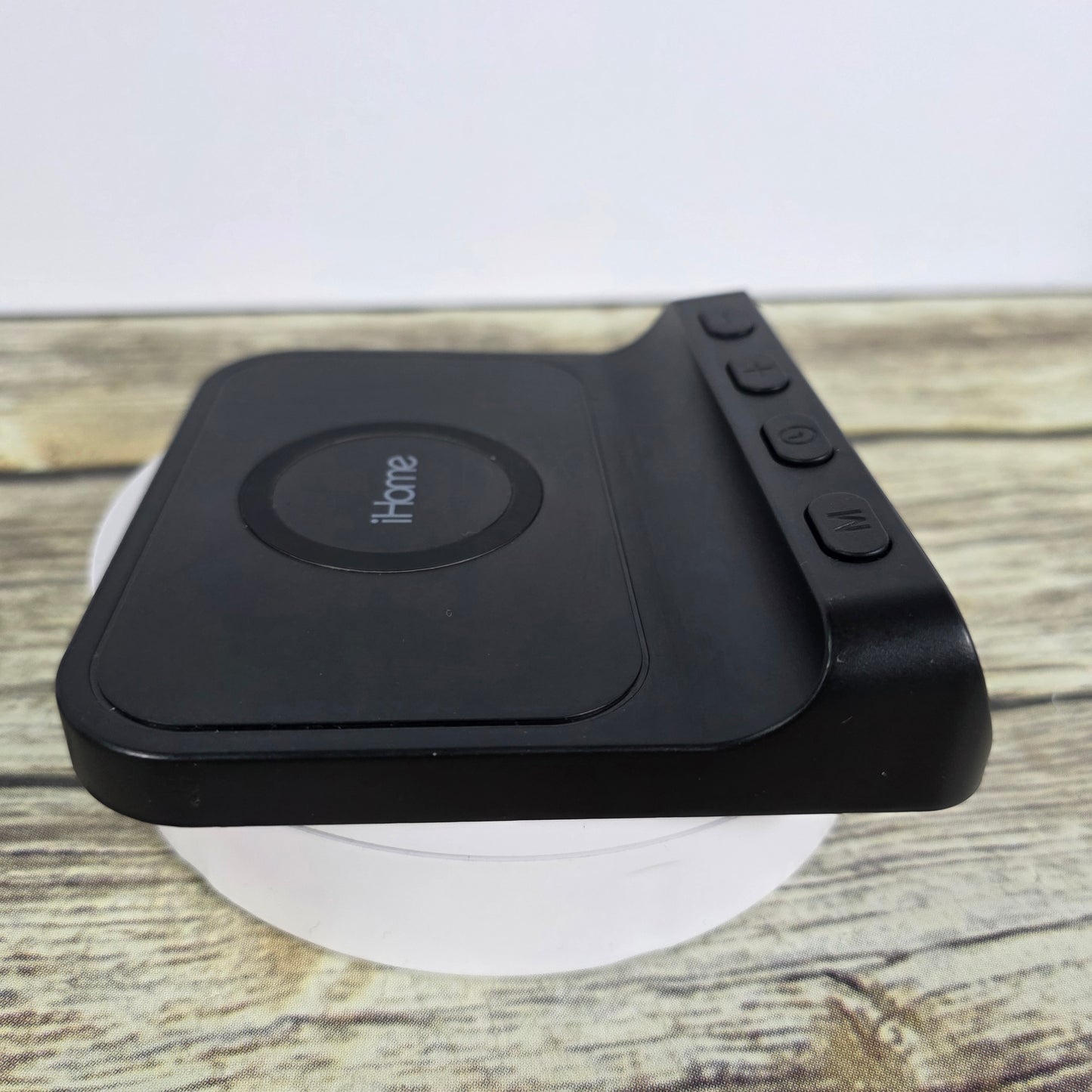 iHome Wirless Charging Alarm Clock iW14B.EXv24