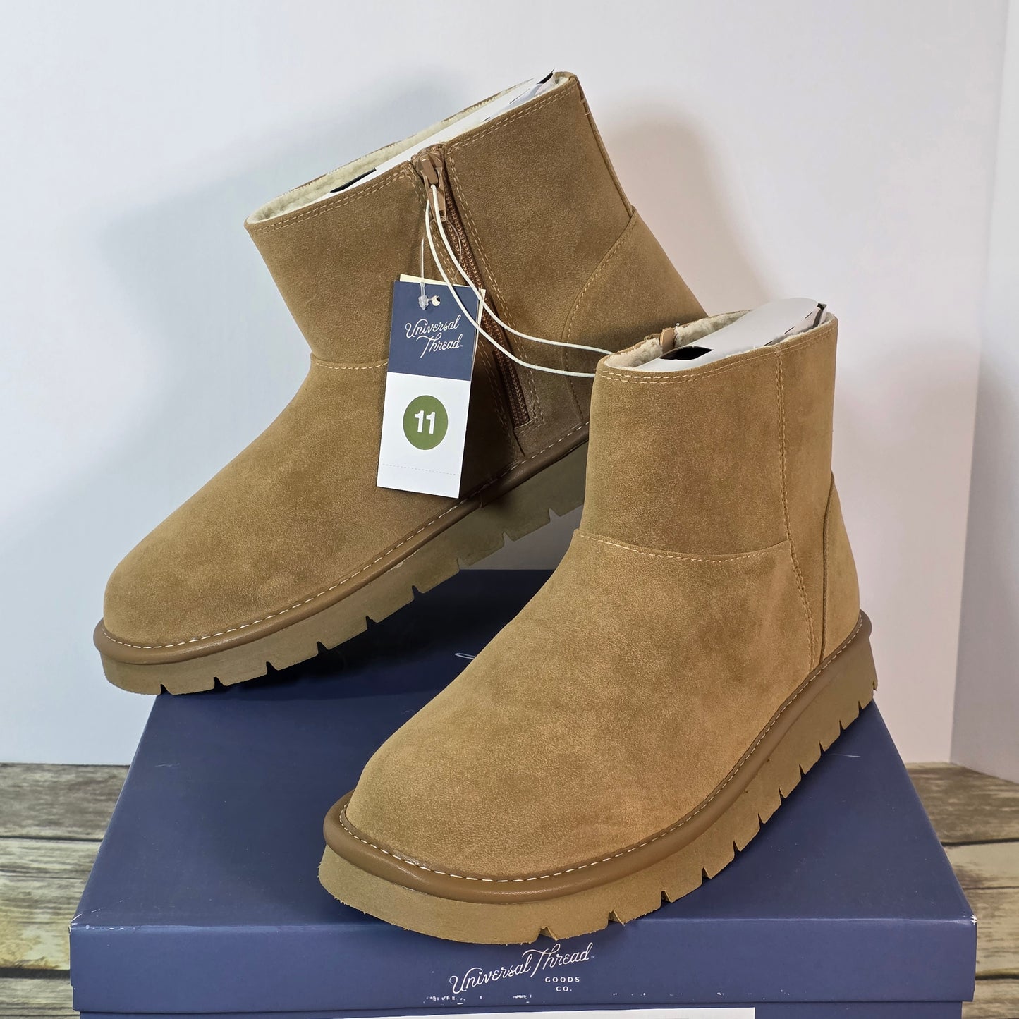 NIB New Womens May Boots Tan Ankle 11M Winter Universal Threads