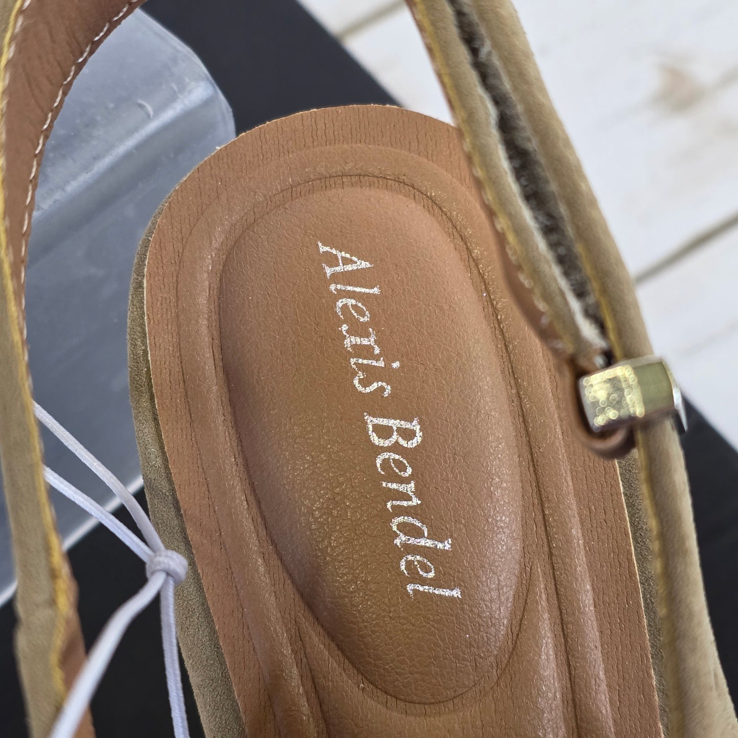 NIB New Women's Alexis Bendel Tan Open-Toe Sandal Size 9