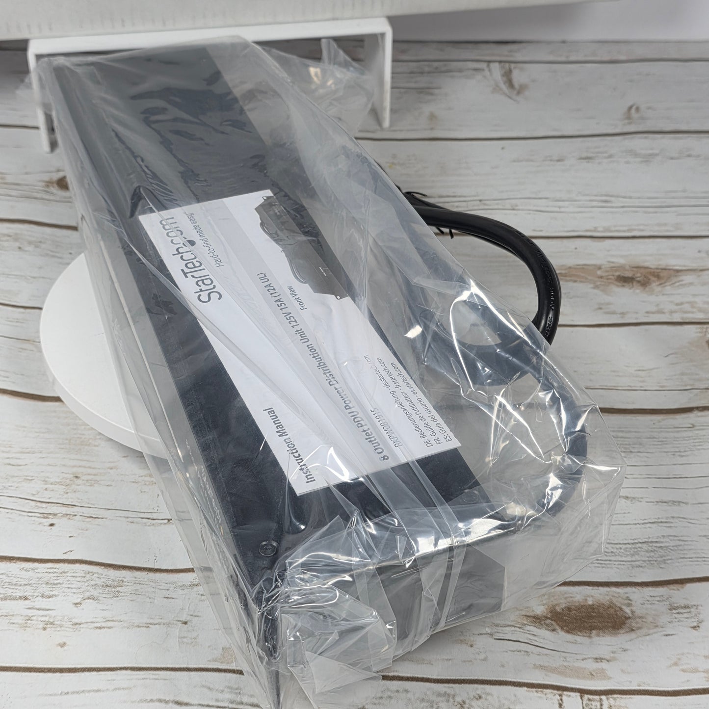 NIB New StarTech 8-Outlet PDU Power Distribution Unit 125V Part #RKPW081915