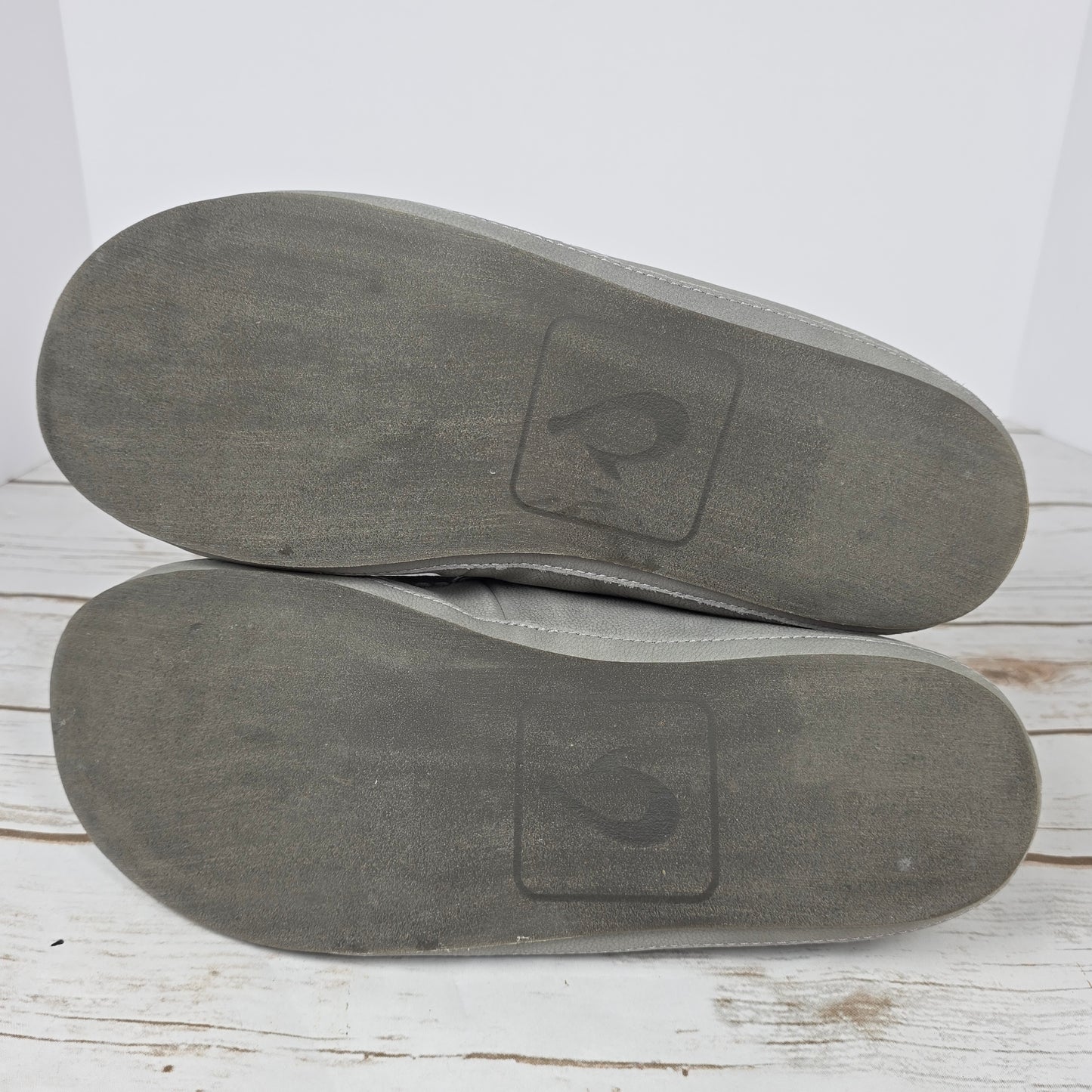 NWT New Men's Olukai Moloa Slippers Sharkskin Gray US Size 12M 10252-GWGW