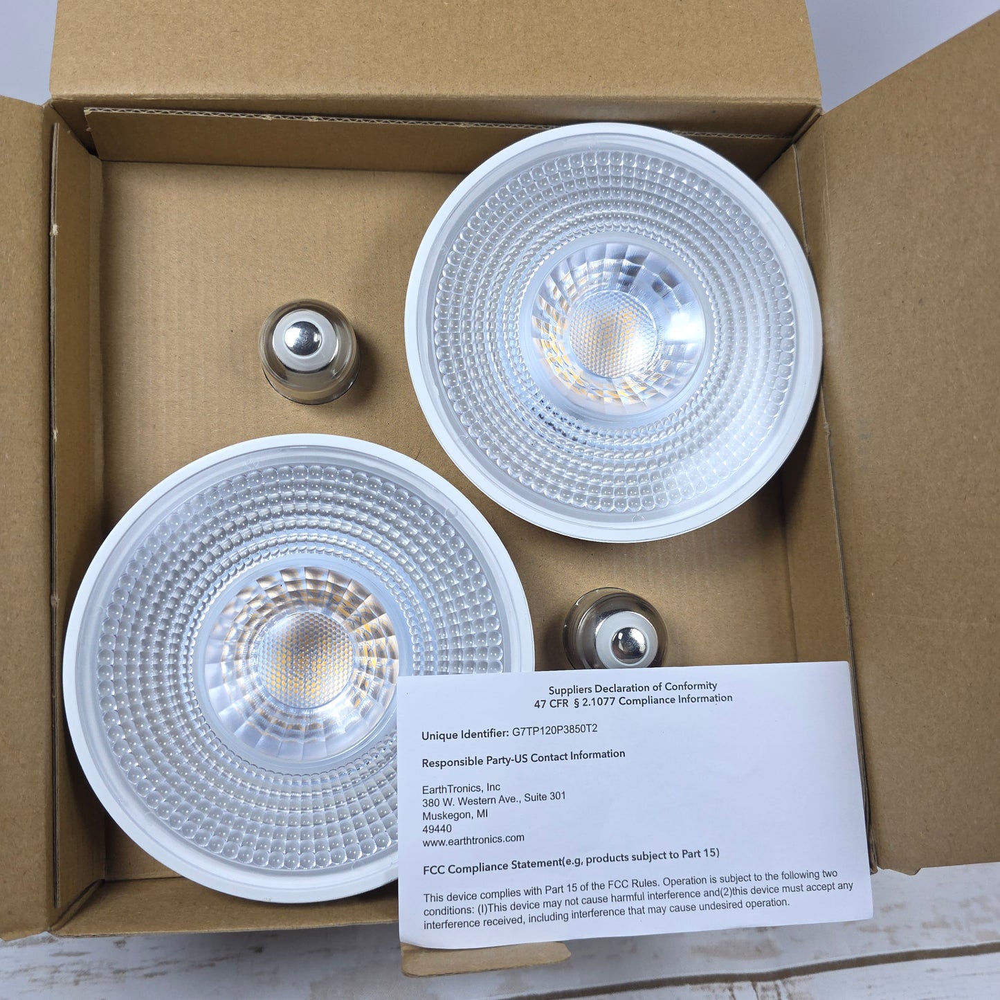 Lot of 2 Boxes of New 4-Pack LED Technology 90W Replacment PAR38 Daylight Wet Rated