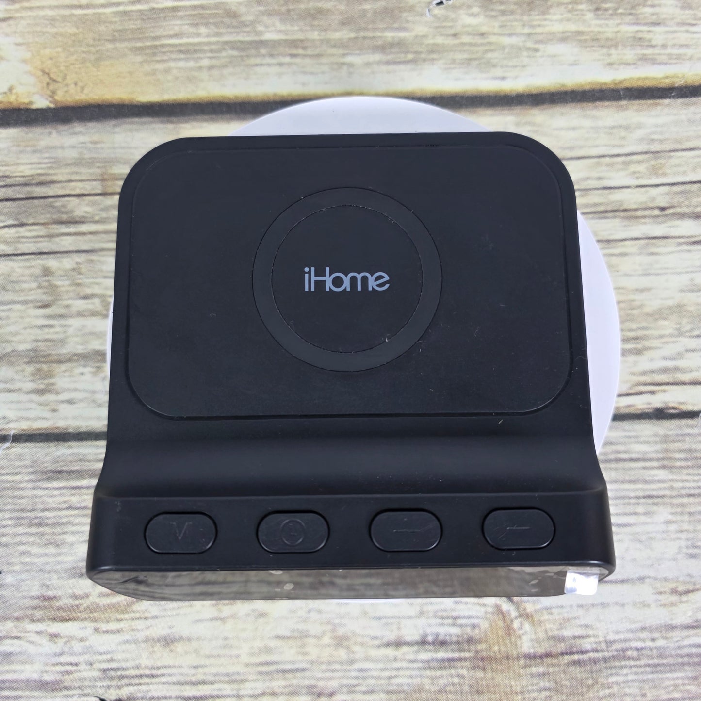 iHome Wirless Charging Alarm Clock iW14B.EXv24