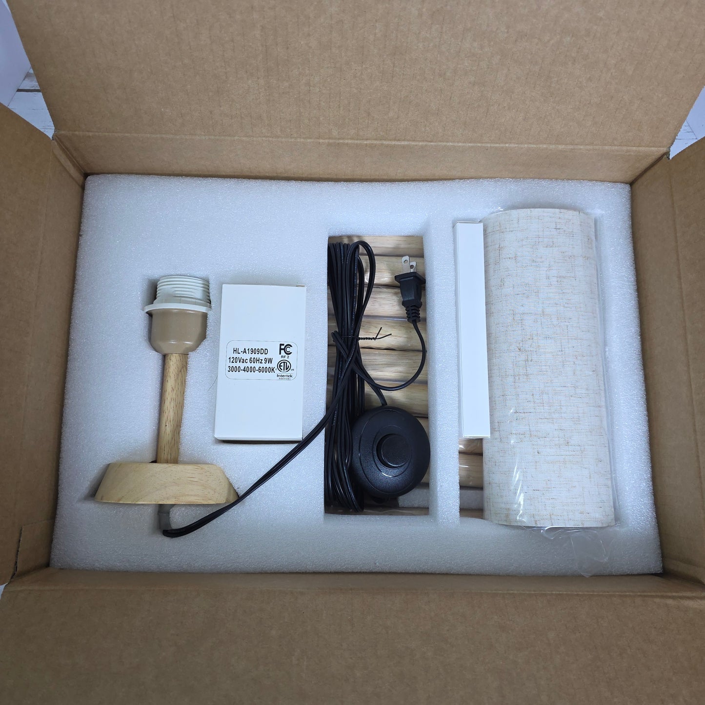 NIOB New Wooden Tripod Floor Lamp