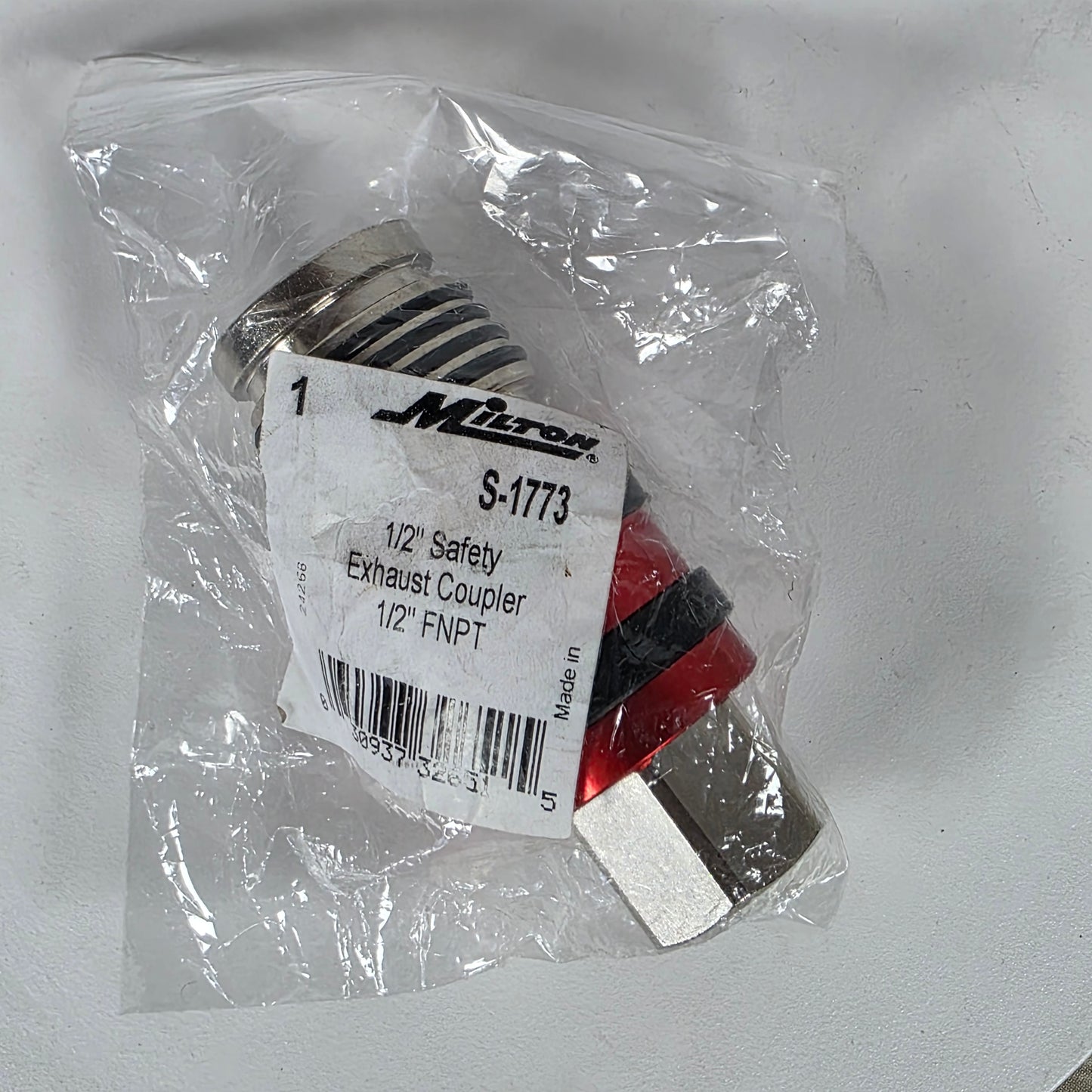 Milton s-1773: 2 In One Universal Safety Exhaust Coupler – 1/2" Fnpt X 1/2" Body Flow