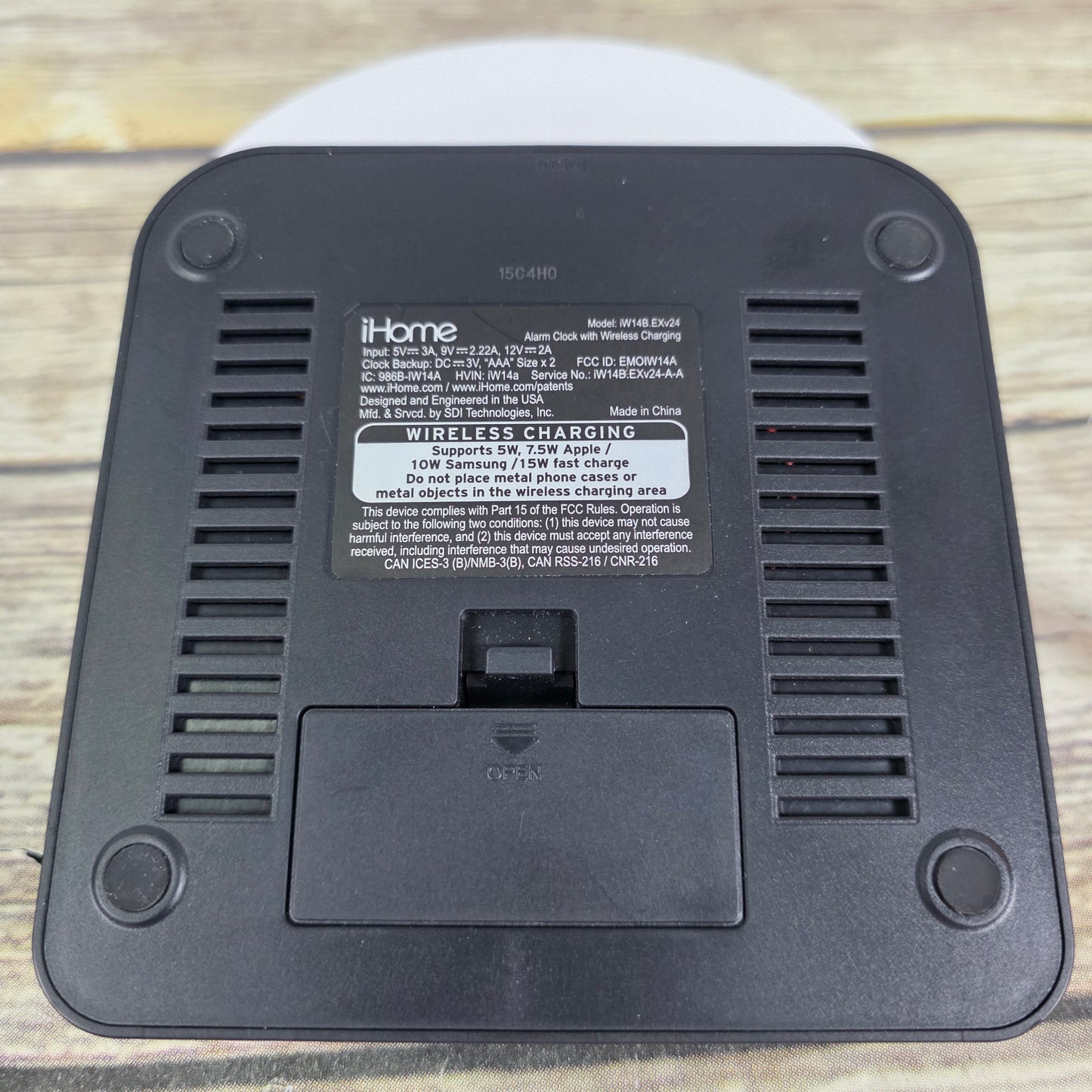 iHome Wirless Charging Alarm Clock iW14B.EXv24