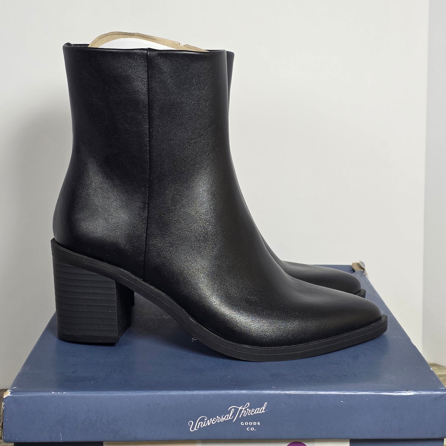 NIB New Women's Universal Thread Goods Co. Gayle Boots Heels Black 5.5M