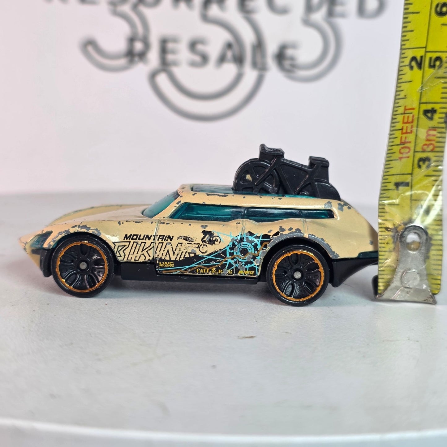 2016 Hot Wheels Tour De Fast Die-Cast Car Mountain Biking Theme Beige & Black Made In Indonesia