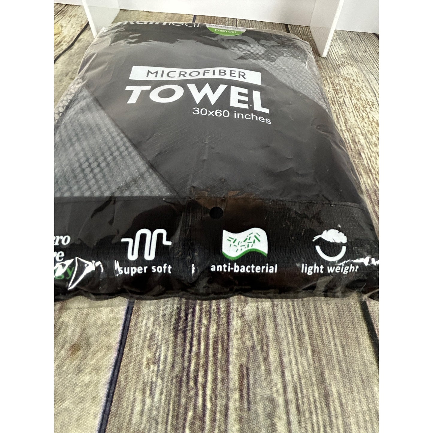 Rainleaf Microfiber Towel 30x60 Inches Ultra Absorbent Compact Quick-Dry Towel For Travel Camping & Gym