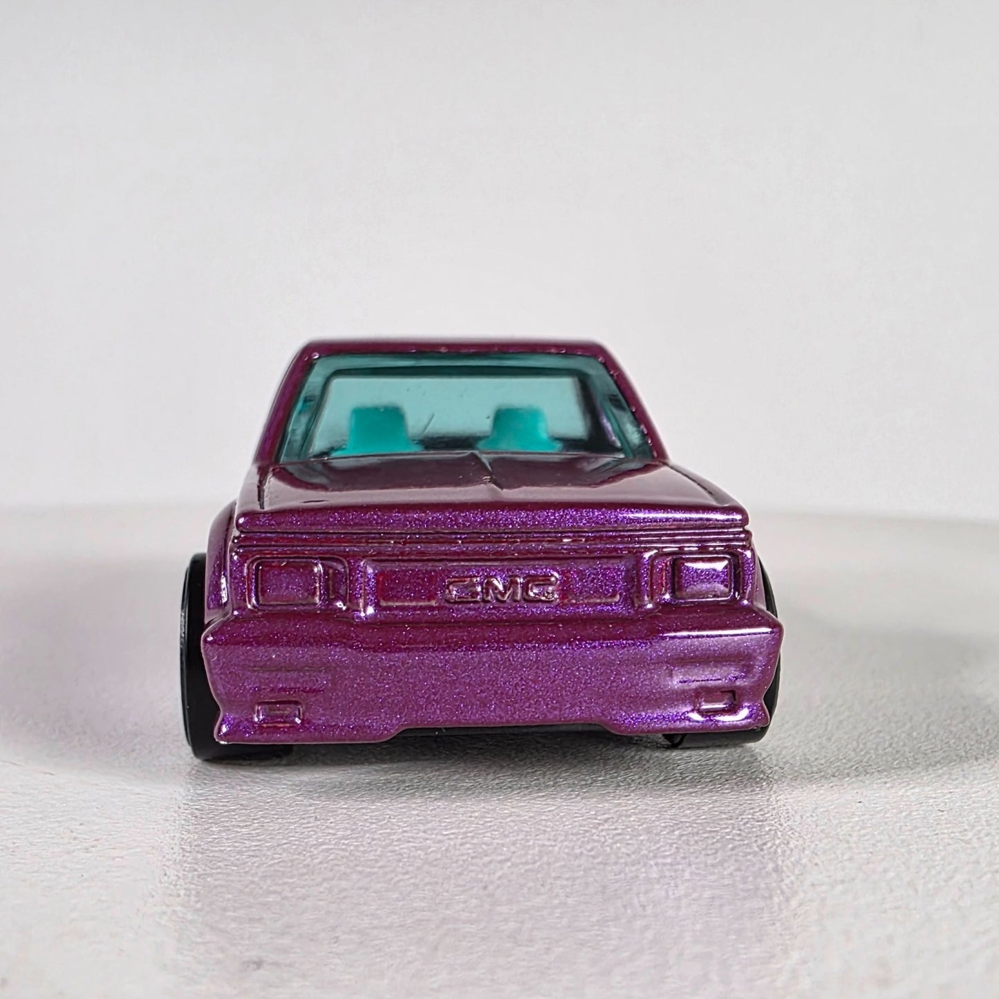 Hot Wheels 1991 GMC Cyclone Purple & White Die-Cast Truck 1:64 Scale