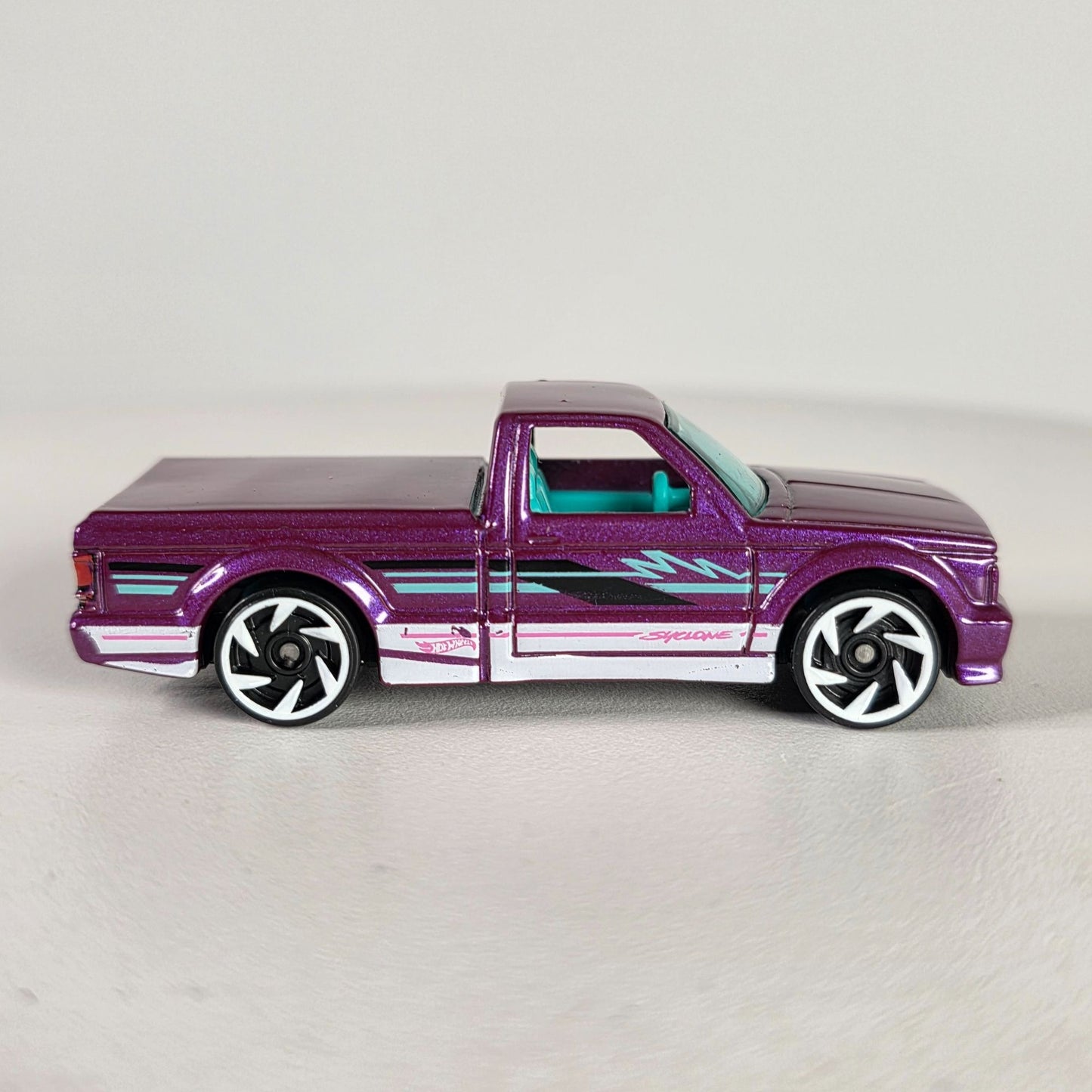 Hot Wheels 1991 GMC Cyclone Purple & White Die-Cast Truck 1:64 Scale