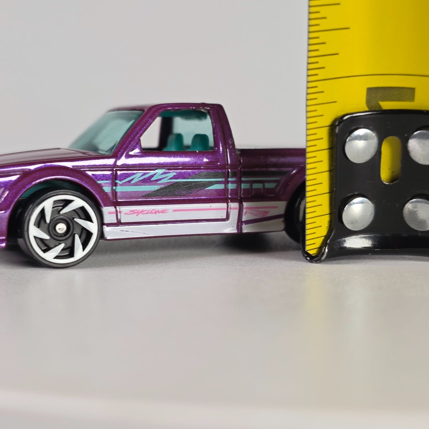 Hot Wheels 1991 GMC Cyclone Purple & White Die-Cast Truck 1:64 Scale
