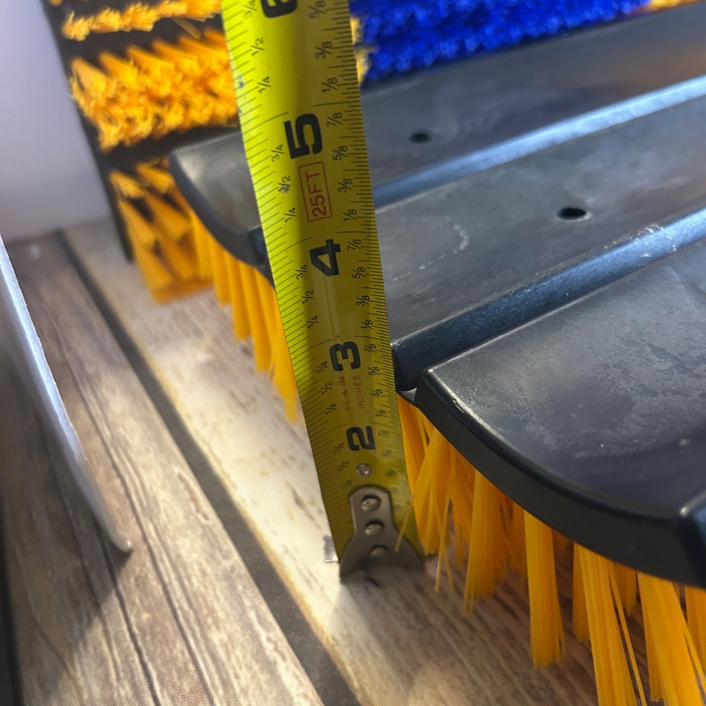 Farm Animals Grooming & Scratching Brushes With Hardware Yellow & Blue 2 pieces