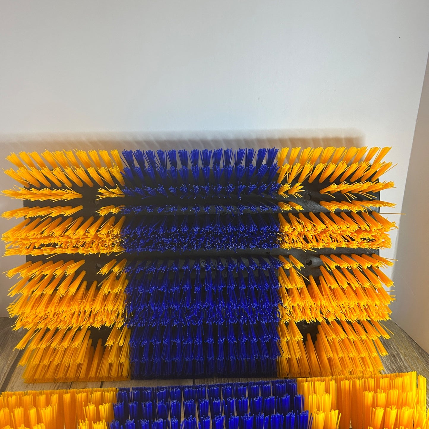 Farm Animals Grooming & Scratching Brushes With Hardware Yellow & Blue 2 pieces