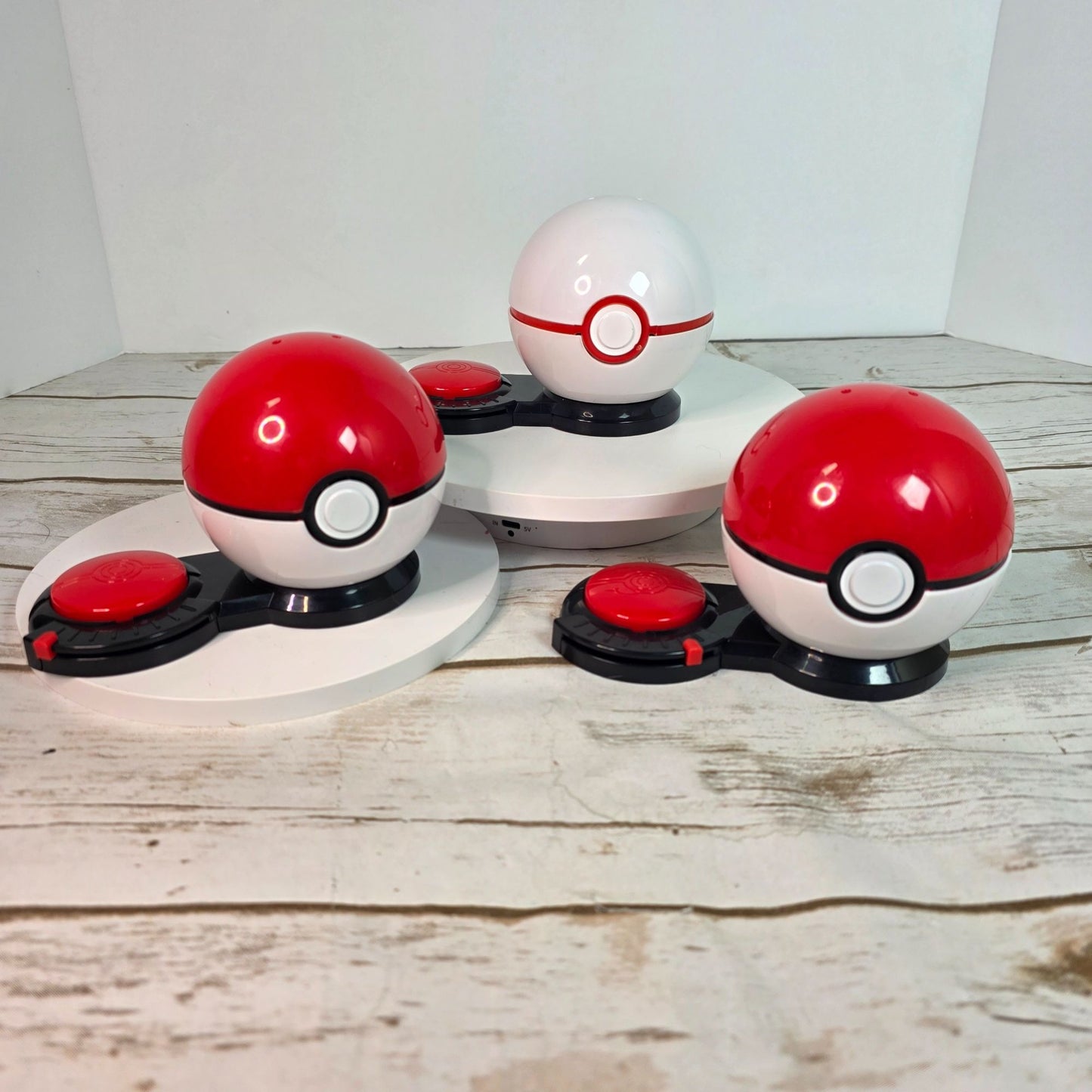 Pokemon Pokeball Playset Bundle With Figures - Includes Bulbasaur Rattata & Sableye Figures In Interactive Pokeballs