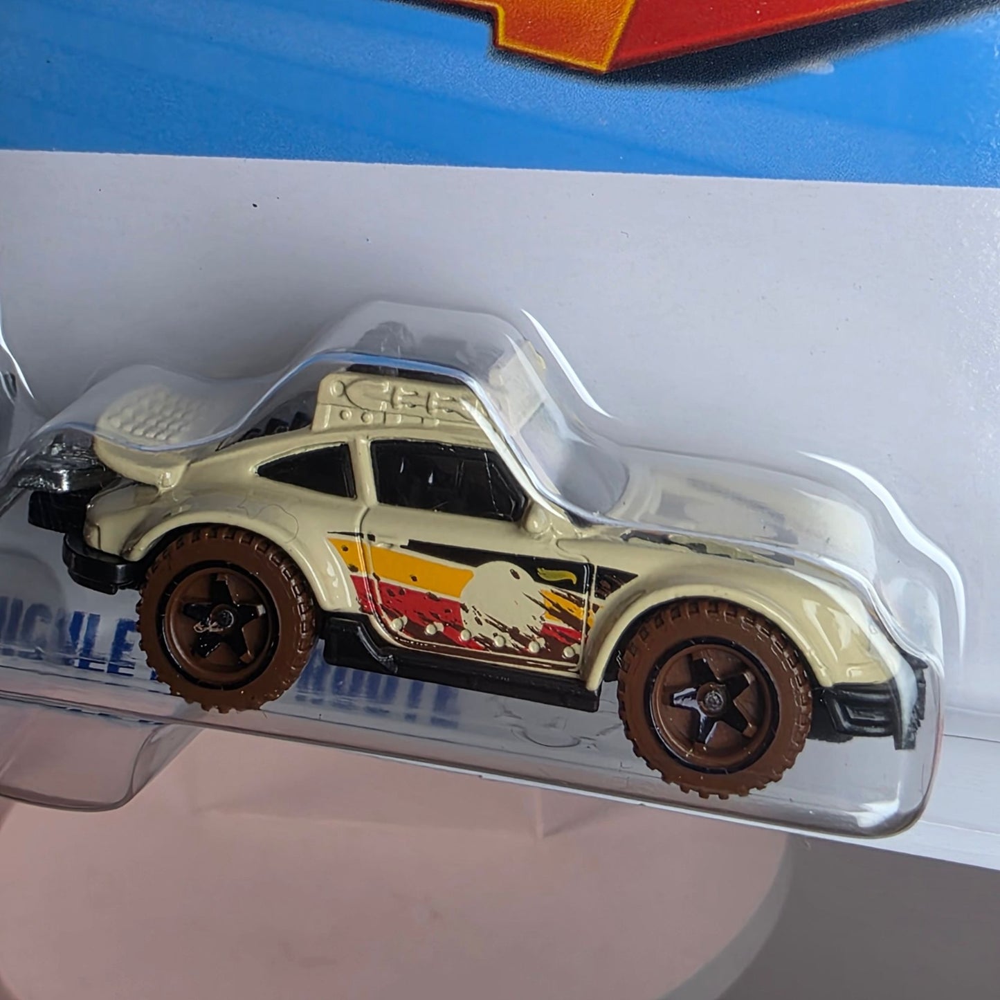 Hot Wheels Porsche 911 Off-Roader & Trailer Track Fleet Set 1:64 Scale Die-Cast Collectible Toy Car
