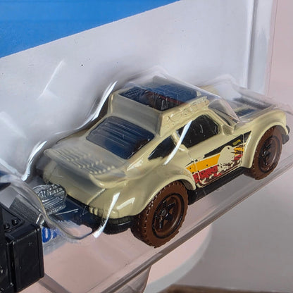 Hot Wheels Porsche 911 Off-Roader & Trailer Track Fleet Set 1:64 Scale Die-Cast Collectible Toy Car