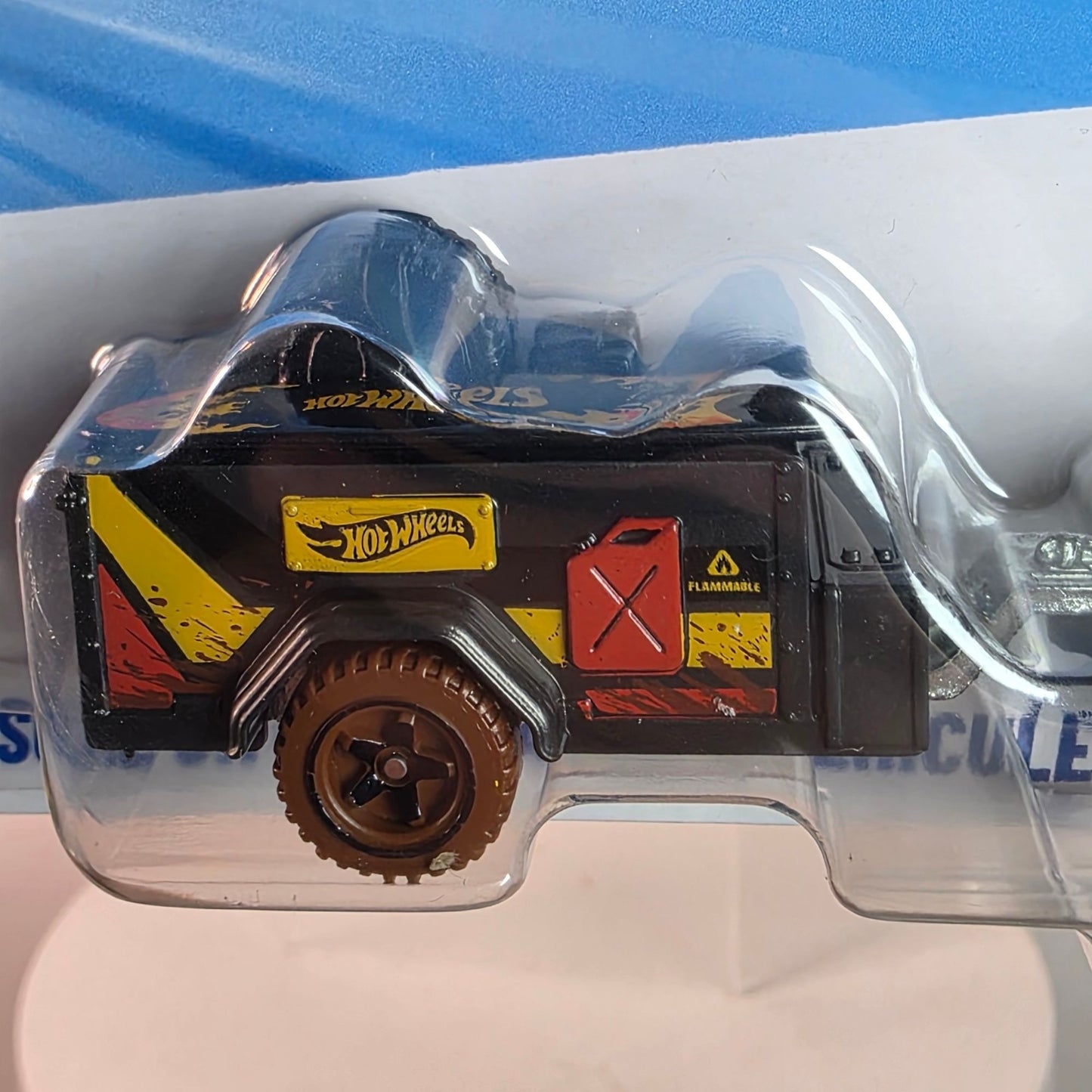 Hot Wheels Porsche 911 Off-Roader & Trailer Track Fleet Set 1:64 Scale Die-Cast Collectible Toy Car