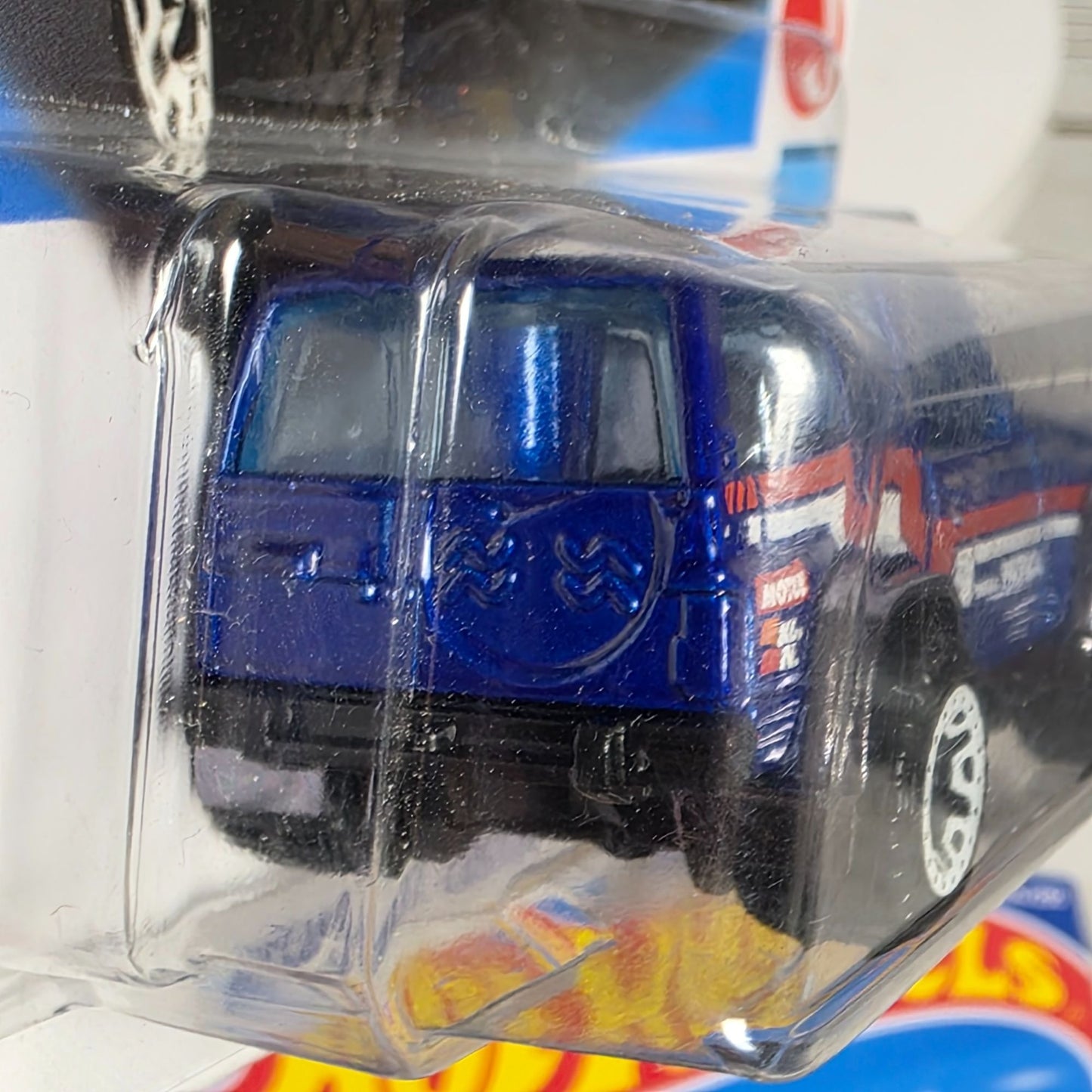 Hot Wheels 2023 Nissan Patrol Custom Die-Cast Toy Car 1/64 Scale Blue & Red