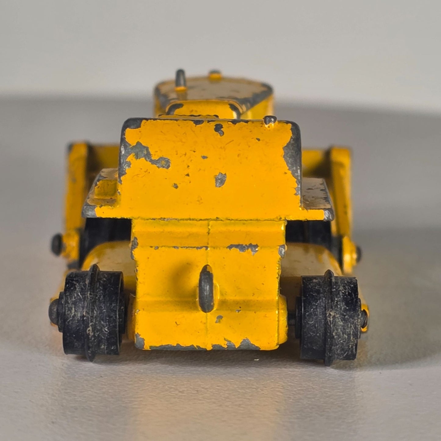 Vintage Lesney Matchbox Series No.18 Caterpillar D8 Bulldozer Collectible Toy