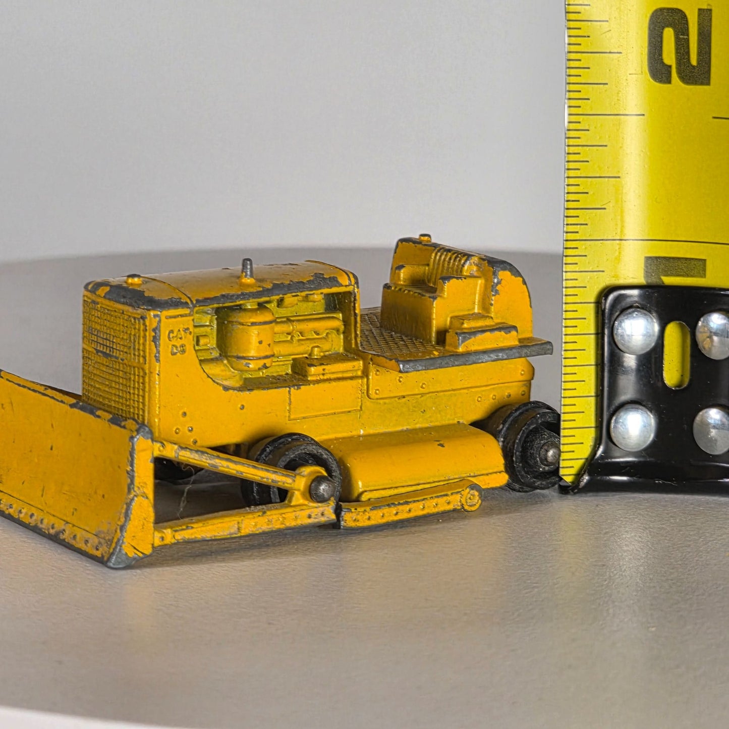 Vintage Lesney Matchbox Series No.18 Caterpillar D8 Bulldozer Collectible Toy